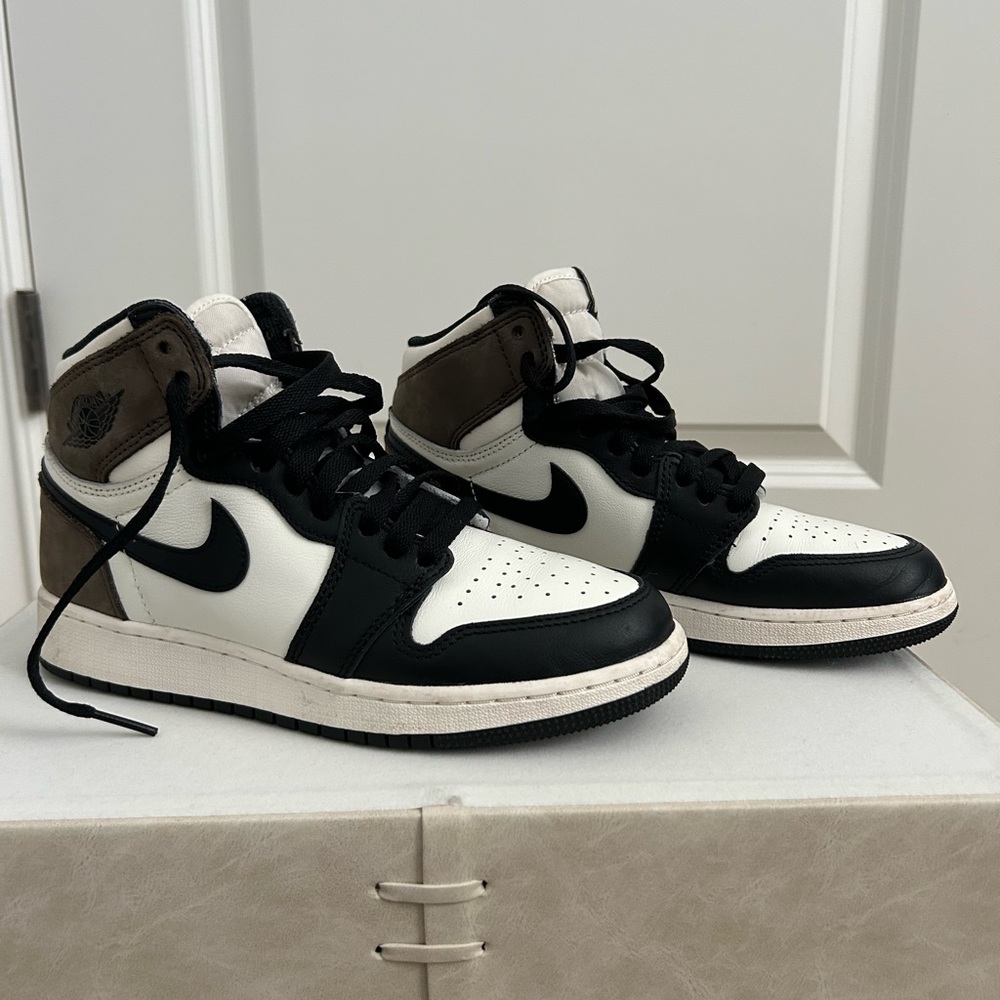 Jordan one mochas women’s 6.5